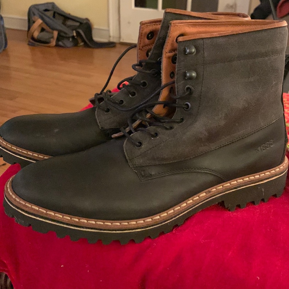 Leather& suade upper-textile lining- hand crafted in Portugal casual boot.